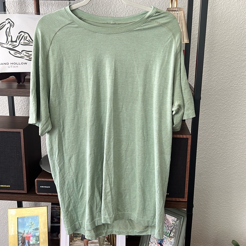 Lululemon Men’s Shirt Size Large